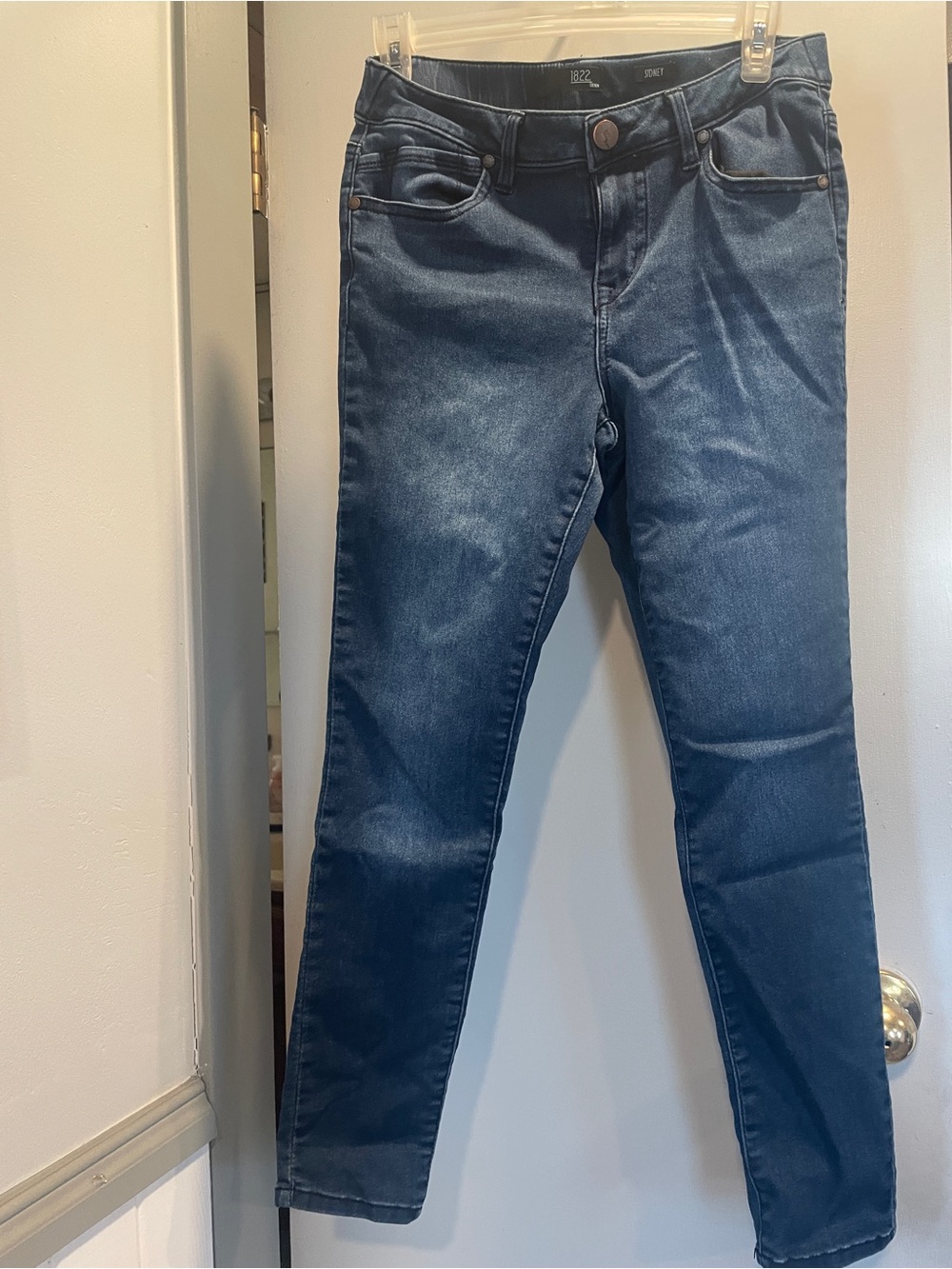 1822 Sydney Denim Women’s Skinny Jeans in Indigo Blue - Stretch size 8 skinny